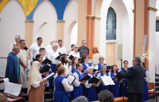 Coral São Marcos encena “Oratório de Natal” e emociona o público com o projeto “Fé e Música” em Orleans