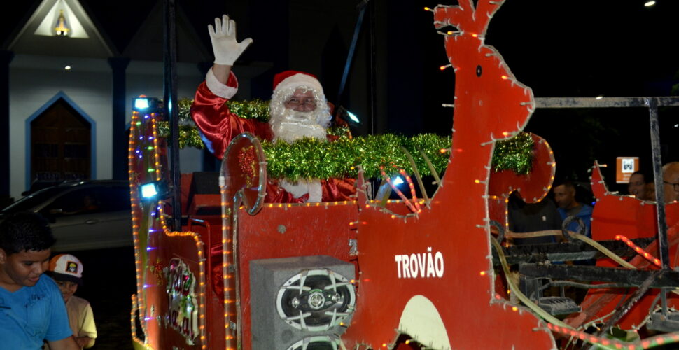 Siderópolis celebra a chegada do Papai Noel com fanfarra na Piazza Nova Belluno