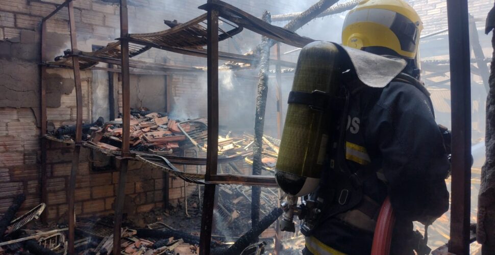 Incêndio atinge estufa de fumo em Pedras Grandes