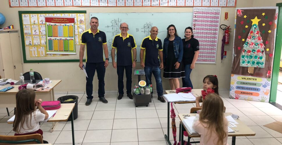 Rotary Club de Lauro Müller e Escola Ernani Cotrin realizam encerramento da campanha Lacre do Bem