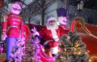 Desfile de Natal em Forquilhinha, Encanta a Comunidade com Magia e Espírito Natalino