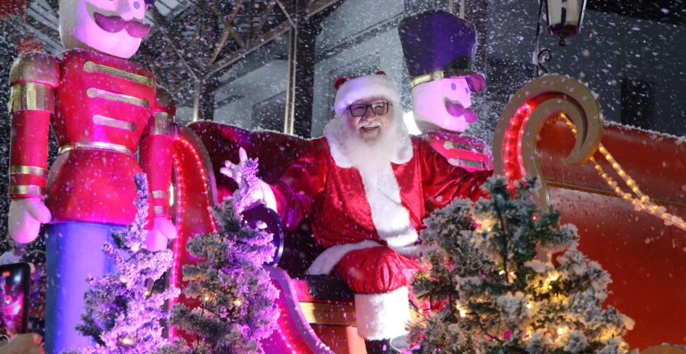 Desfile de Natal em Forquilhinha, Encanta a Comunidade com Magia e Espírito Natalino