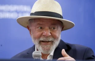 Após alta hospitalar, Lula diz que está tranquilo e vai se cuidar