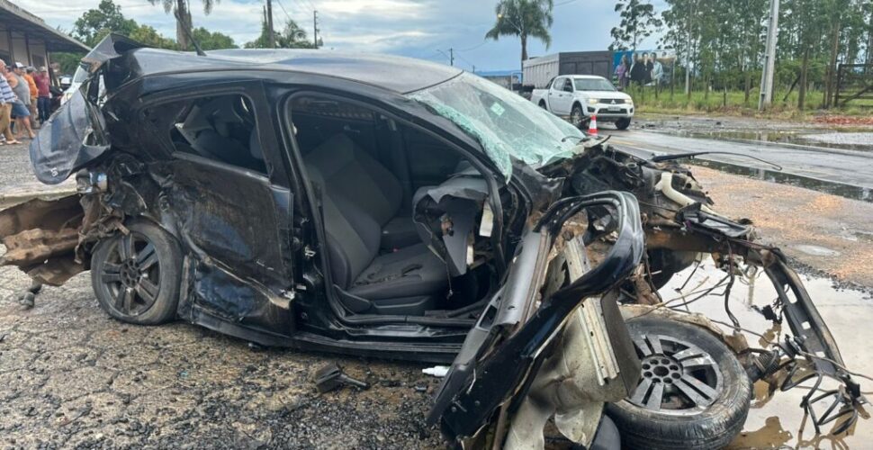 Motorista morre ao colidir frontalmente com caminhão na SC 447 em Meleiro