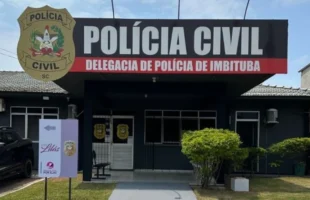 Imbituba: Polícia Civil cumpre mandados e funcionário público é afastado do cargo