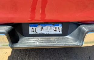 Veículos argentinos são flagrados com placas ilegíveis na BR-101