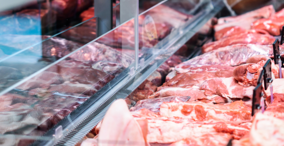 Criminosos furtam cerca de 300 quilos de carne de supermercado