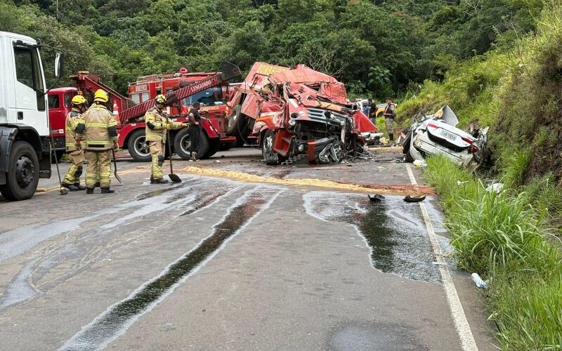 Quem são os 5 mortos em colisão entre carro e caminhão dos bombeiros no RS