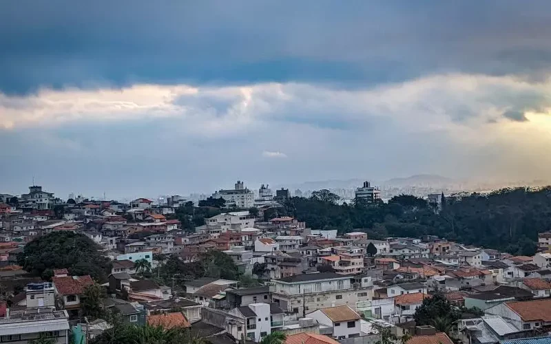 Temperaturas sobem, mas pancadas de chuva devem atingir SC nesta sexta-feira