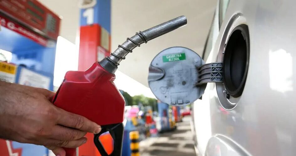 Gasolina deve ficar mais cara nas próximas semanas em SC