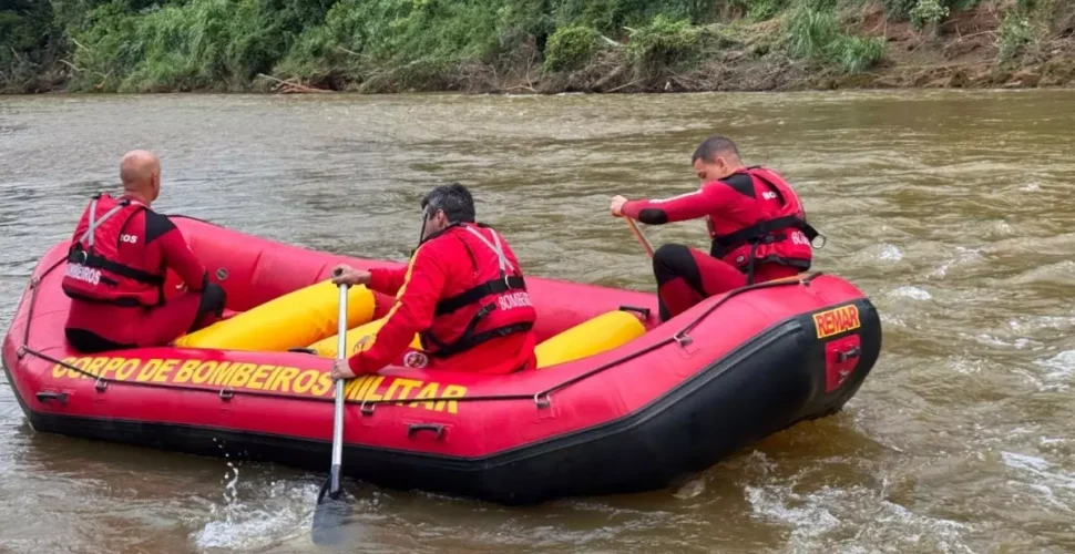 Jovem de 21 anos desaparece após submergir em rio em Forquilhinha