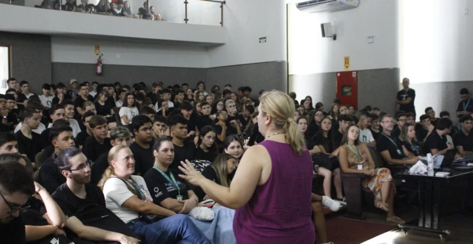 Calouros do Ensino Técnico são recepcionados pelo Colégio Satc