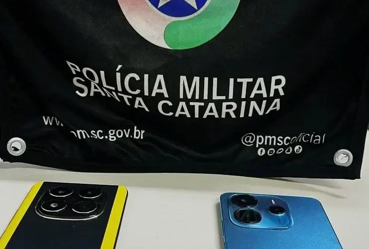 PM prende suspeitos de roubo em loja de celulares, em Içara