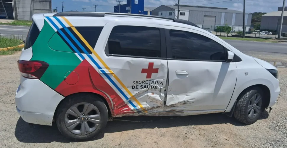 Colisão com carro da Prefeitura de Cocal do Sul causa prejuízo a trabalhadora