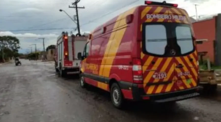 Veículo atropela quatro pedestres, e idosa fica ferida gravemente na BR-101 em Sombrio