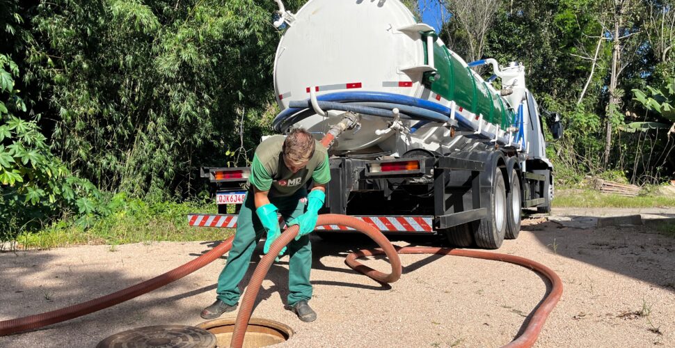 Samae realiza limpeza preventiva da rede de esgoto em Urussanga