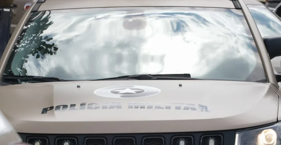 Motorista é flagrado dirigindo na contramão e desacata policiais em Criciúma