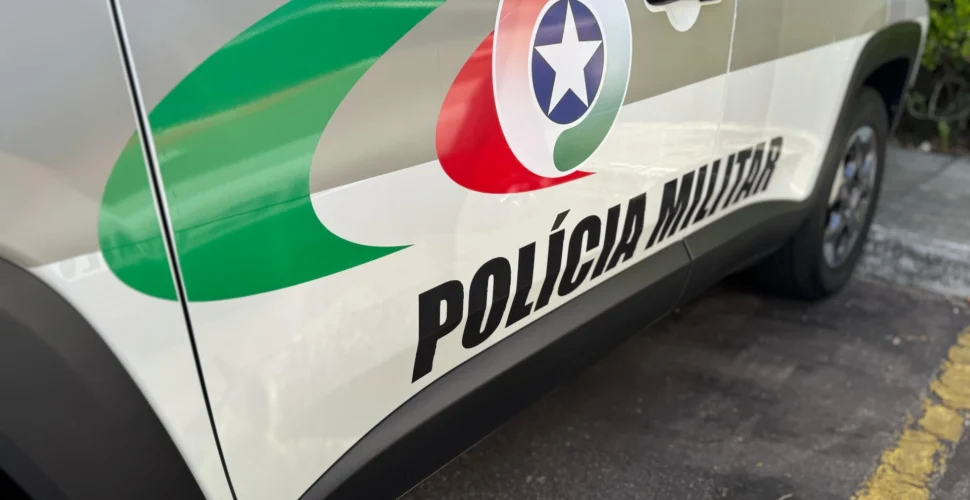 Homem é sequestrado, agredido e largado nu em estrada
