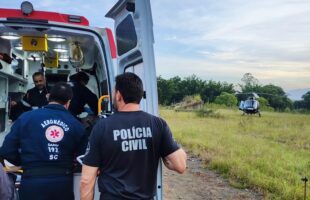 Helicóptero do SAER/SAMU é acionado para resgate de homem ferido em Treviso