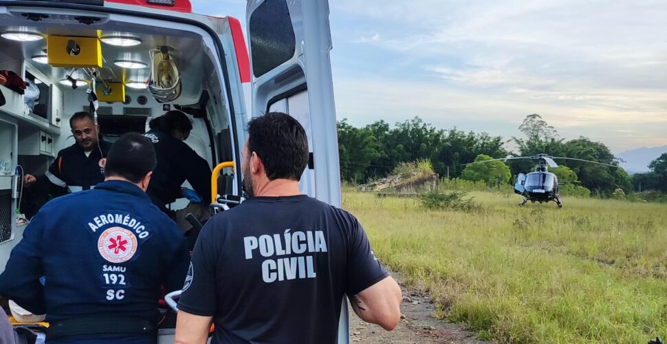 Helicóptero do SAER/SAMU é acionado para resgate de homem ferido em Treviso