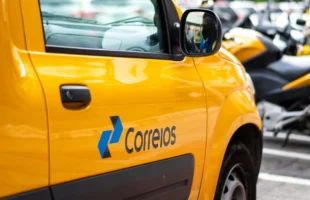 Trabalhadores dos correios em SC iniciam paralisação por direitos trabalhistas e condições de trabalho