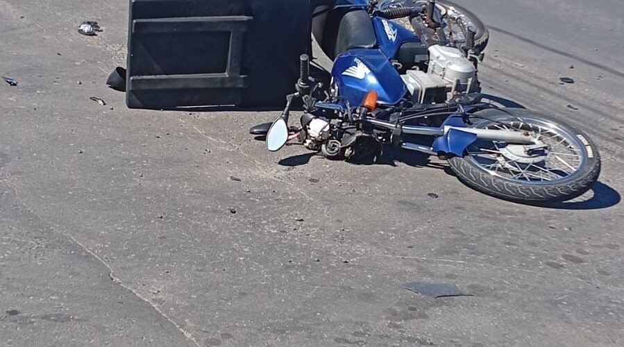 Motoboy fica ferido após ser lançado sobre veículo em acidente em Forquilhinha