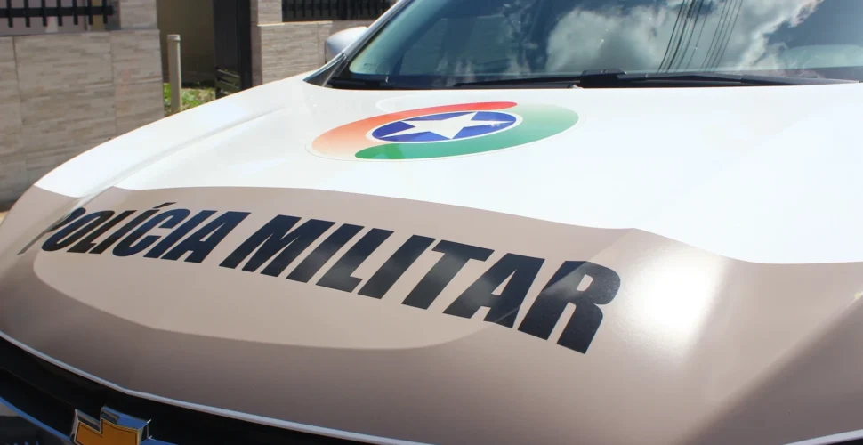 Suspeito é preso com cocaína e maconha após tentativa de fuga em condomínio de Criciúma