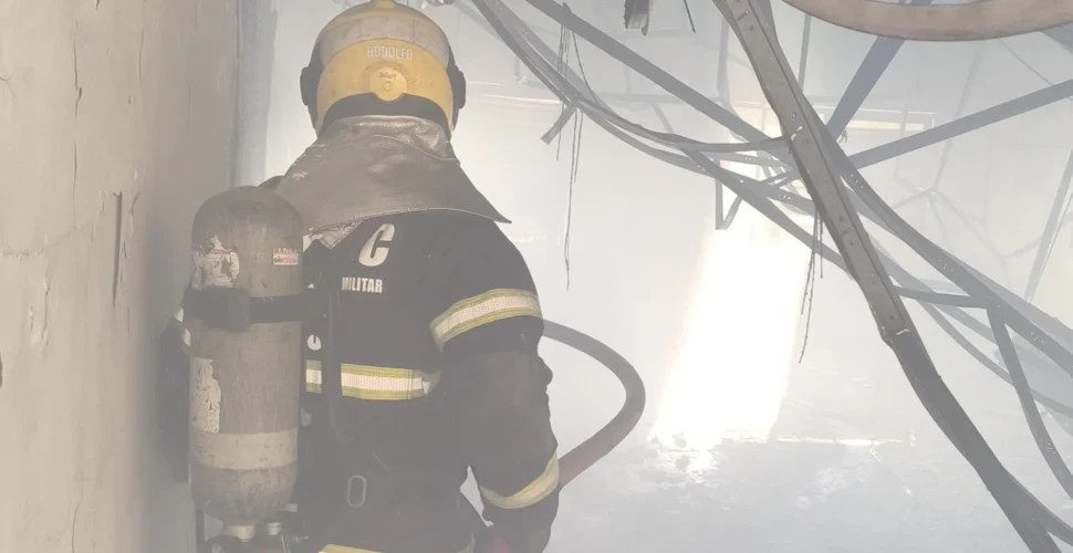 Incêndio atinge empresa em Criciúma e deixa ferido