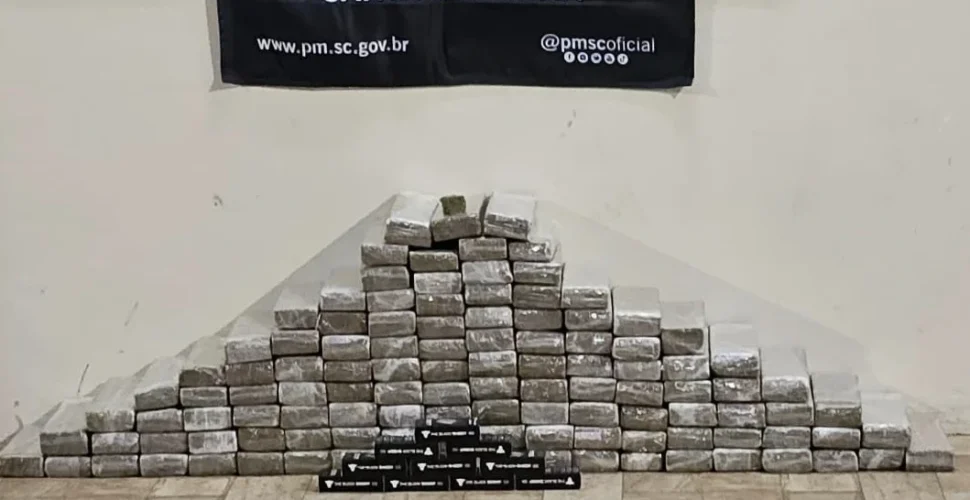Dupla é presa transportando 100 kg de maconha com destino a Criciúma
