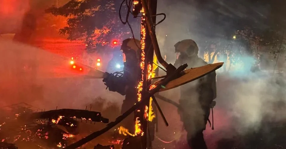 Fogo atinge imóvel e mobiliza bombeiros em Criciúma
