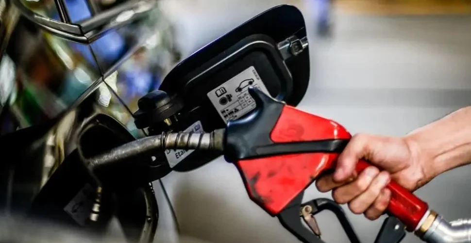 Gasolina sem imposto e chope a preço real marcam ação em Orleans