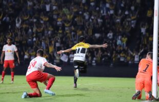 Criciúma supera o Red Bull Bragantino em casa e larga na frente na Copa do Brasil