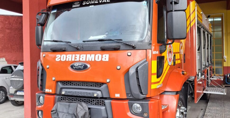 Caminhão de combate a incêndio retorna à Lauro Müller e volta a operar normalmente