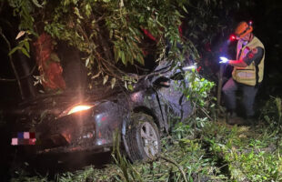 Homem é resgatado de barranco às margens da Beira-Rio durante ação social em Tubarão