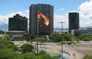 Pais que recusaram vacinar filho contra a Covid-19 em SC terão CNH e passaportes suspensos