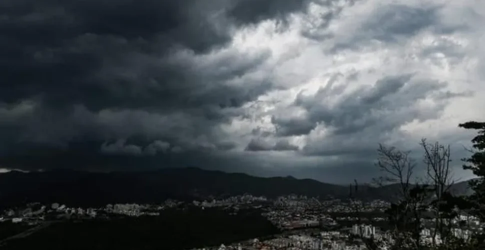 Frente fria avança por Santa Catarina e provoca temporais nesta quarta-feira (21)
