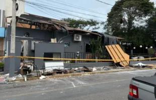 Explosão de gás destrói restaurante de sushi em Tubarão