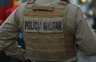 Motociclista foge da PM após provocar policiais no Centro de Tubarão
