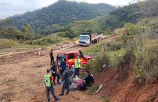 Homem sofre acidente com trator em área rural e é resgatado de helicóptero