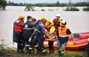 Corpo de Bombeiros Militar de SC recorda missão histórica no Rio Grande do Sul, um ano após maior tragédia climática do estado vizinho