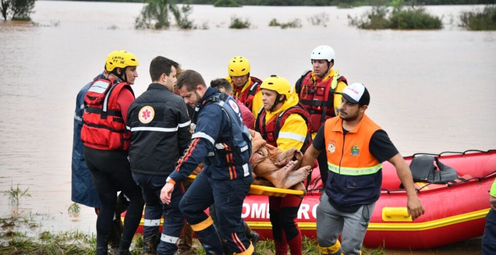 Corpo de Bombeiros Militar de SC recorda missão histórica no Rio Grande do Sul, um ano após maior tragédia climática do estado vizinho