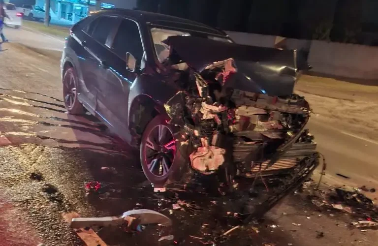 Colisão entre carro e carreta é registrada em Morro da Fumaça na noite de sexta-feira