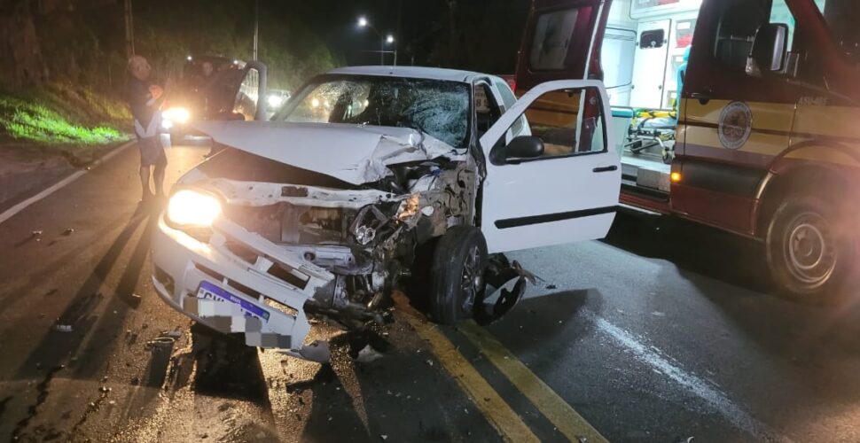 Grave acidente entre carro e moto deixa uma vítima fatal em Orleans