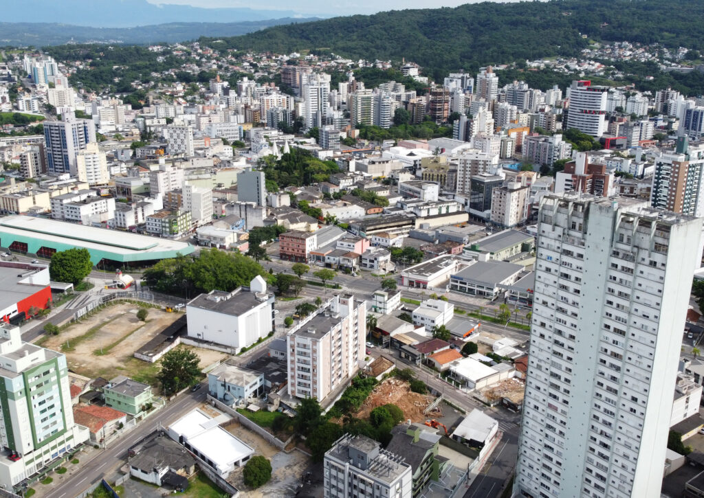 Prefeitura e entidades empresariais chegam a consenso sobre regulamentação de feiras em Criciúma