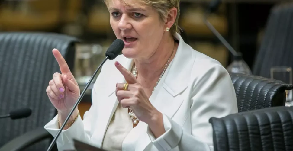 Em moção aprovada na Alesc, deputada Luciane Carminatti cobra reajuste de 23% para o magistério catarinense