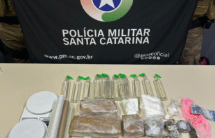 PM prende dois homens por tráfico de drogas e posse de munição em Criciúma