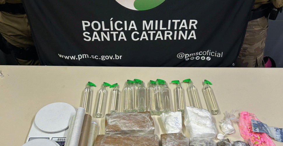 PM prende dois homens por tráfico de drogas e posse de munição em Criciúma