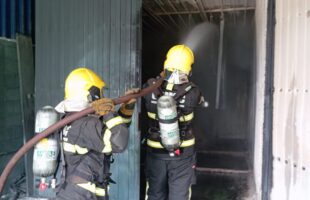 Incêndio atinge empresa em Treviso e mobiliza equipes dos Bombeiros de Lauro Müller e Criciúma