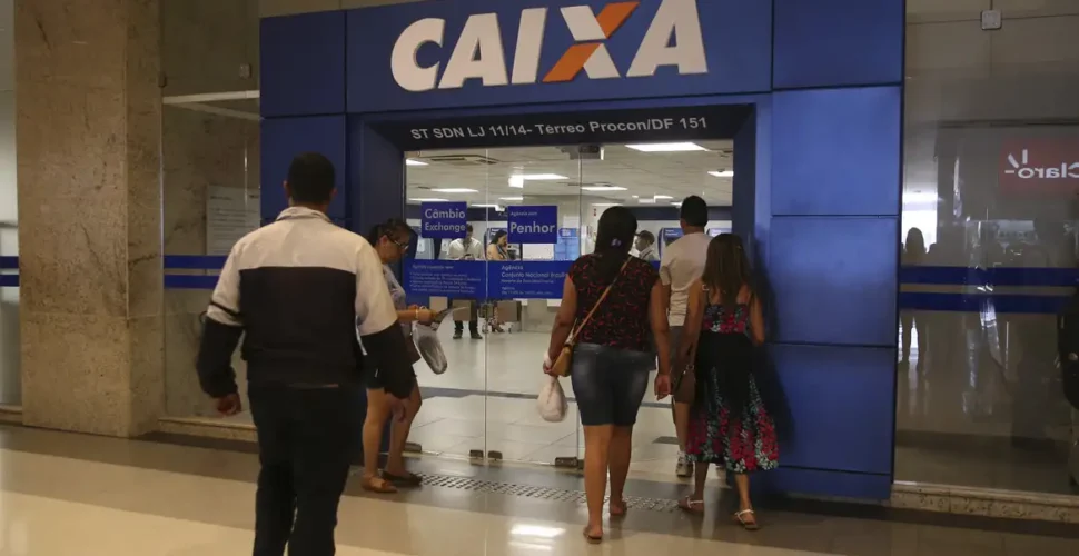 Caixa libera abono salarial para nascidos em maio e junho