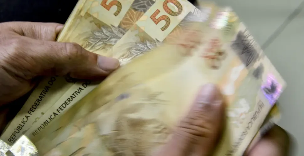 Aposentados do INSS que ganham mais que o mínimo começam a receber 13º